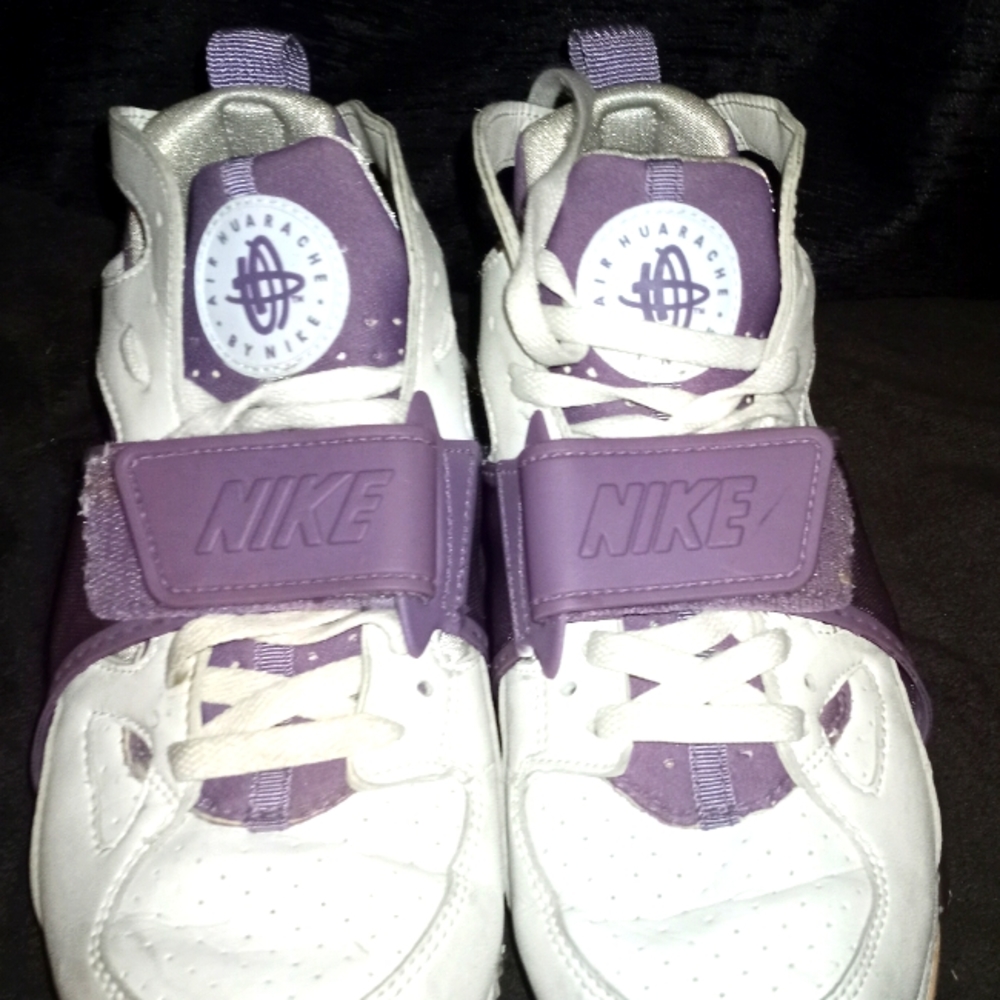 Nike women size 8 Huarache limited edition
